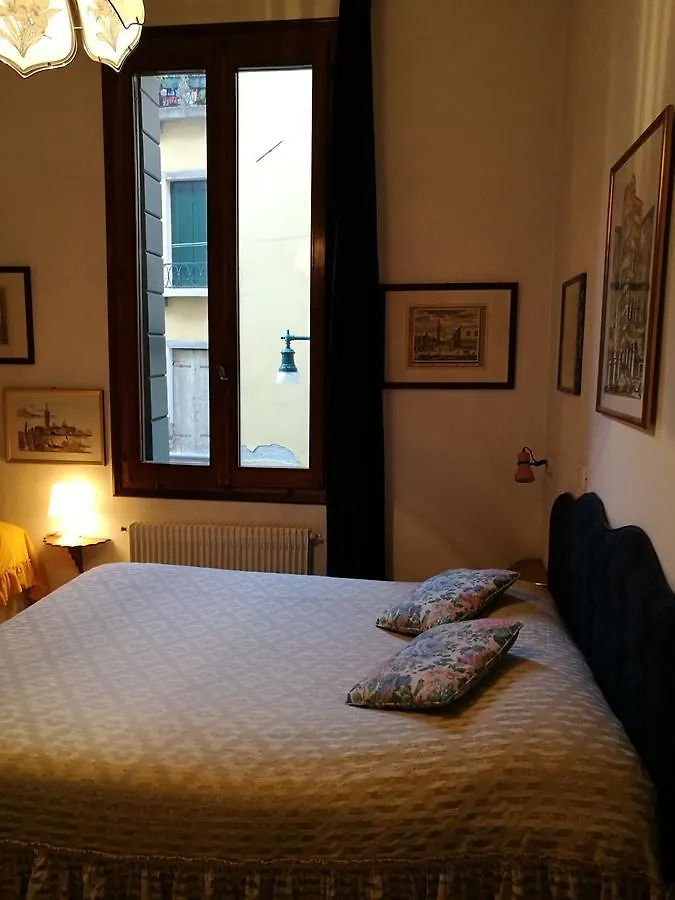 *** Maison d'hôtes Alloggi Alla Scala Del Bovolo Venise Italie
